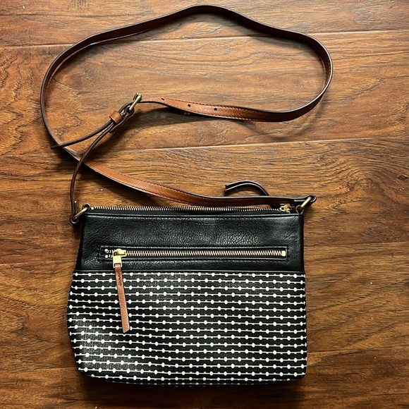 Black and White Fossil Crossbody - Picture 4 of 6